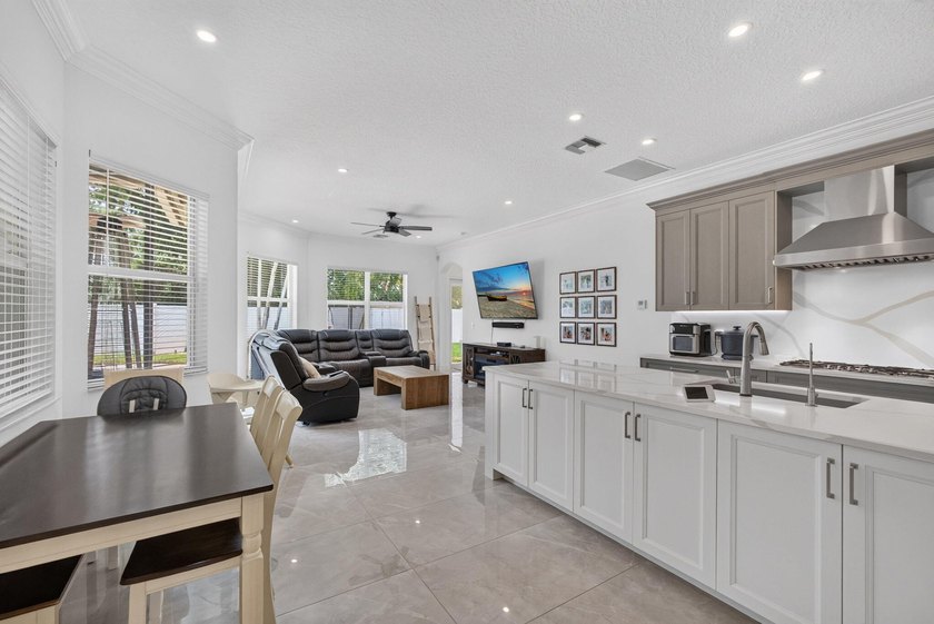 Come see this spectacularly upgraded pool home, the nicest ever - photo 29