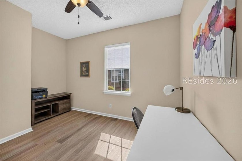 Bright, inviting and move in ready! This pristinely kept - photo 31