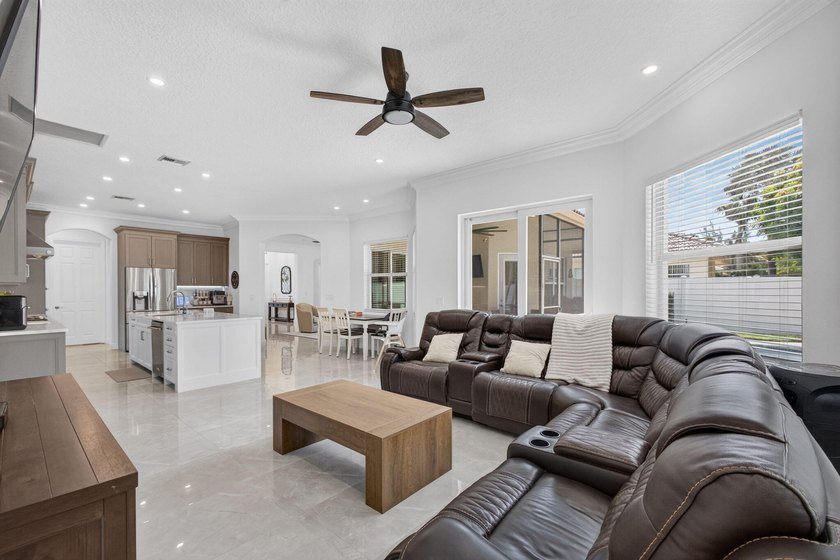 Come see this spectacularly upgraded pool home, the nicest ever - photo 32