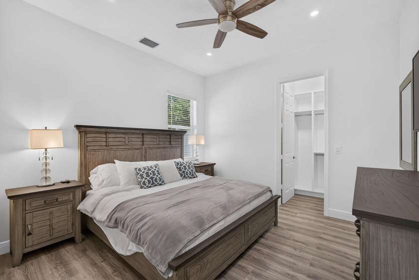Come see this spectacularly upgraded pool home, the nicest ever - photo 35