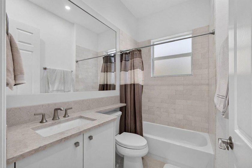Come see this spectacularly upgraded pool home, the nicest ever - photo 40
