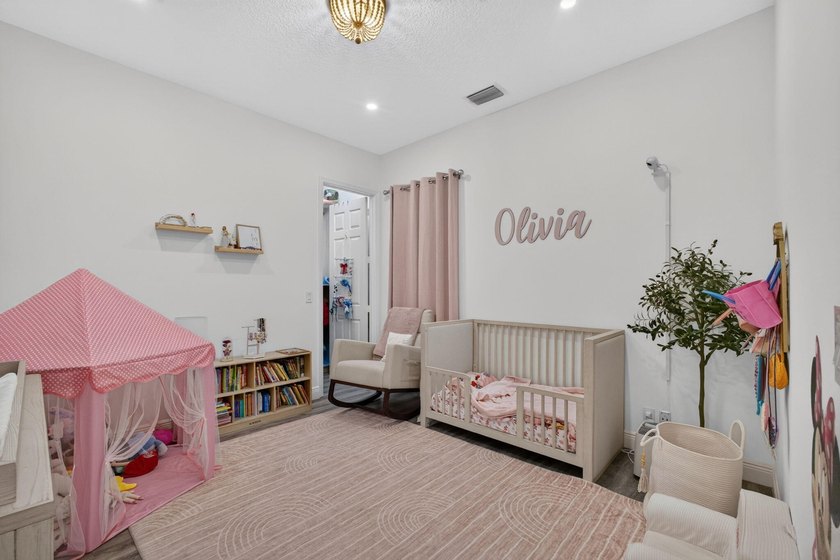 Come see this spectacularly upgraded pool home, the nicest ever - photo 41