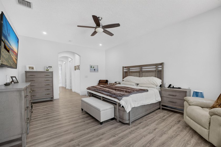Come see this spectacularly upgraded pool home, the nicest ever - photo 48