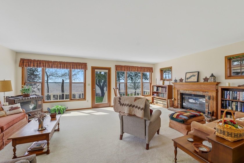 Opportunity to own a 5 bedroom/2 bath home on beautiful Green - photo 14