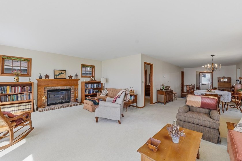 Opportunity to own a 5 bedroom/2 bath home on beautiful Green - photo 18