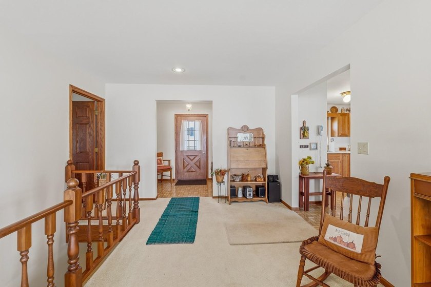 Opportunity to own a 5 bedroom/2 bath home on beautiful Green - photo 27