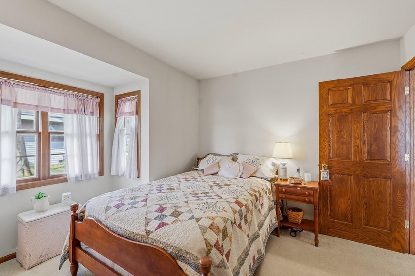 Opportunity to own a 5 bedroom/2 bath home on beautiful Green - photo 29