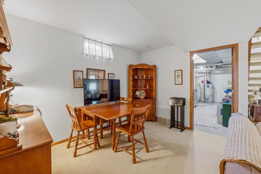 Opportunity to own a 5 bedroom/2 bath home on beautiful Green - photo 37