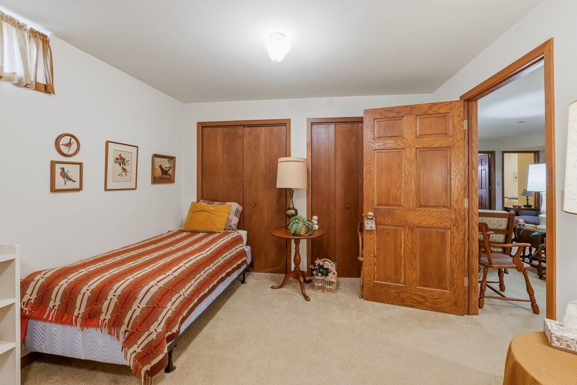 Opportunity to own a 5 bedroom/2 bath home on beautiful Green - photo 39