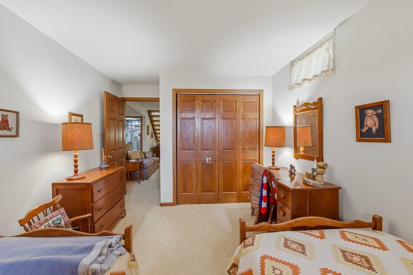 Opportunity to own a 5 bedroom/2 bath home on beautiful Green - photo 43