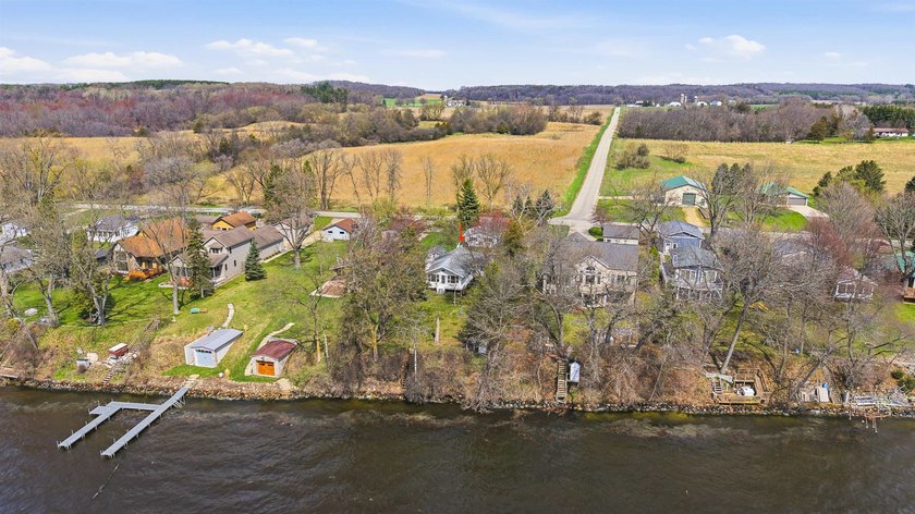 Opportunity to own a 5 bedroom/2 bath home on beautiful Green - photo 48
