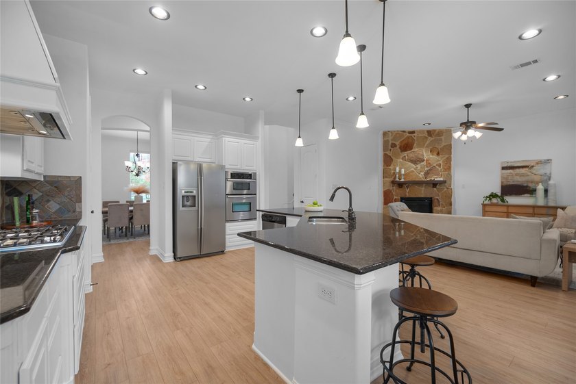 Beautifully maintained and move-in ready home in the highly - photo 8
