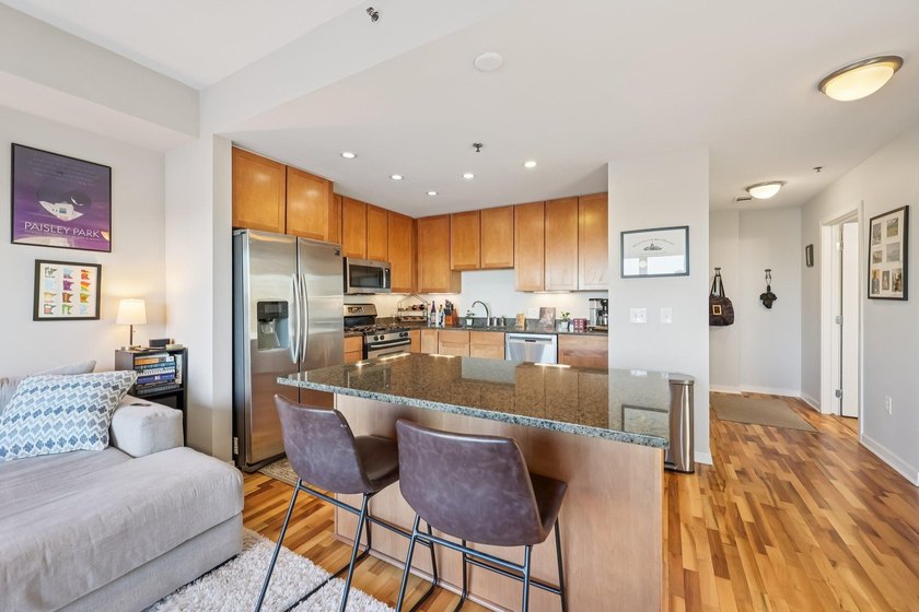 This Skyscape single-level end-unit condo offers the privacy and - photo 7