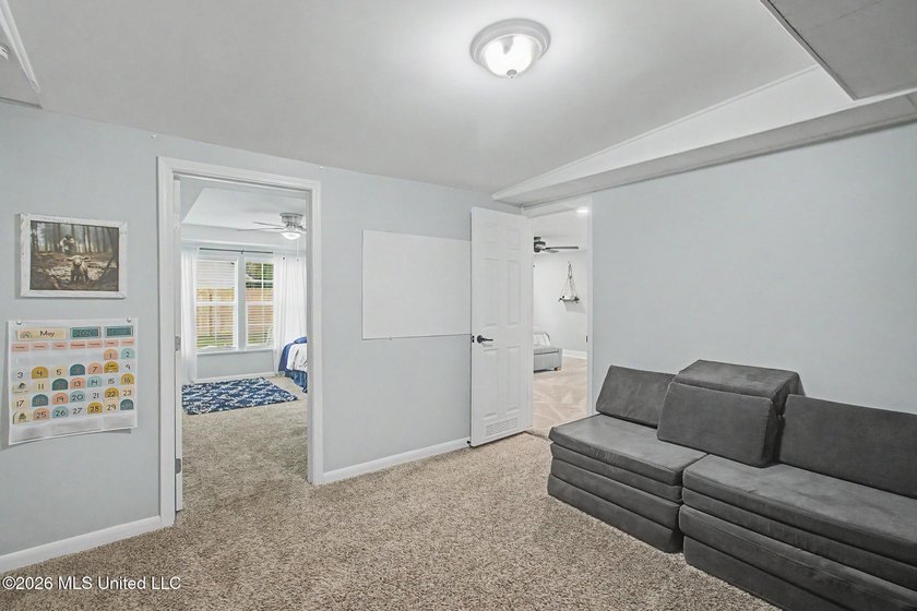 Conveniently located close to the beach, shopping, dining, and - photo 11