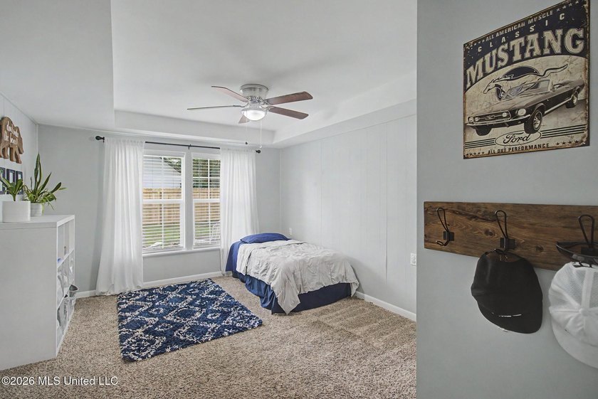 Conveniently located close to the beach, shopping, dining, and - photo 12