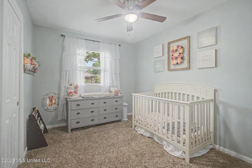 Conveniently located close to the beach, shopping, dining, and - photo 18