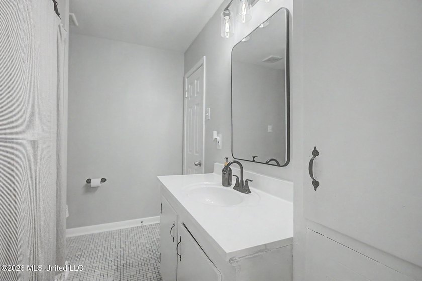 Conveniently located close to the beach, shopping, dining, and - photo 19