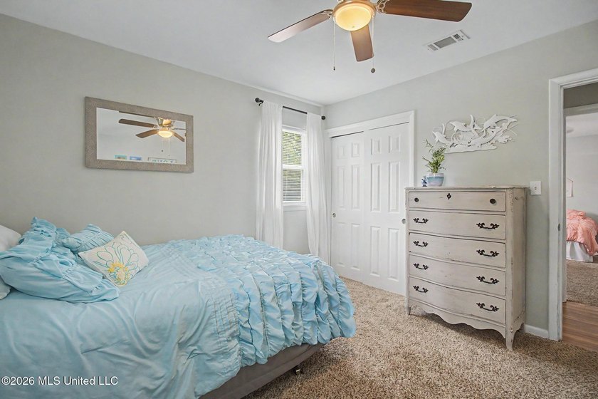 Conveniently located close to the beach, shopping, dining, and - photo 20