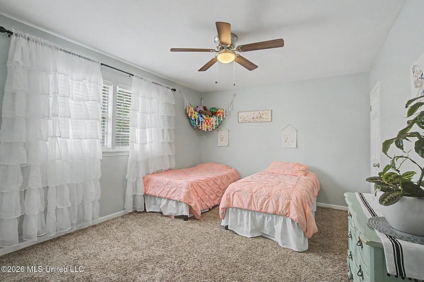 Conveniently located close to the beach, shopping, dining, and - photo 23