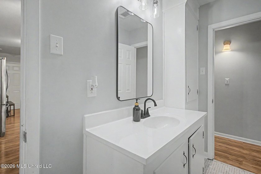 Conveniently located close to the beach, shopping, dining, and - photo 24