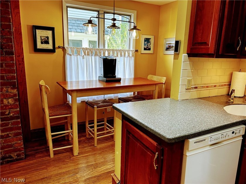 Prepare to be wowed! Homes like this don't come on the market - photo 27