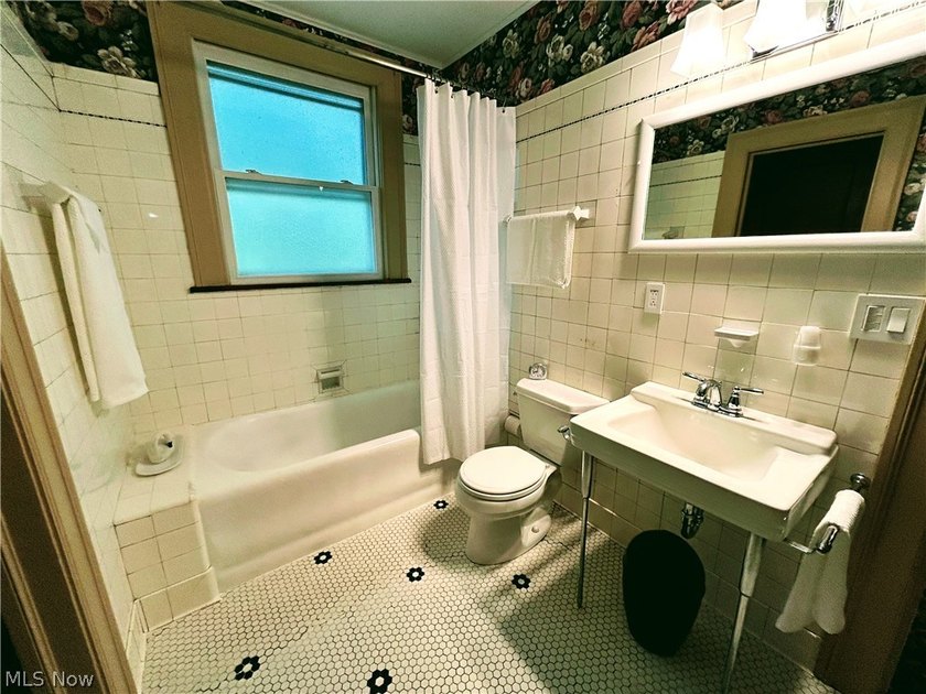 Prepare to be wowed! Homes like this don't come on the market - photo 34