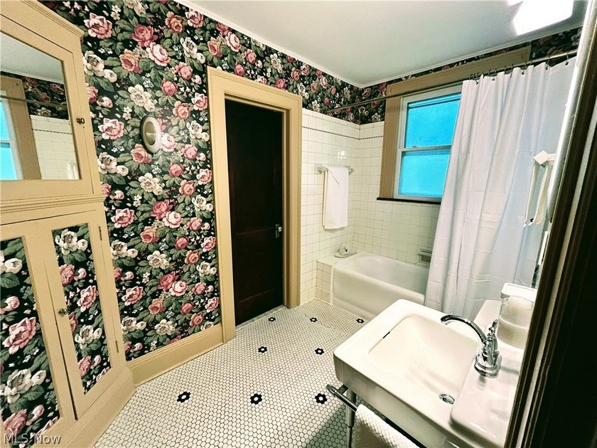 Prepare to be wowed! Homes like this don't come on the market - photo 35