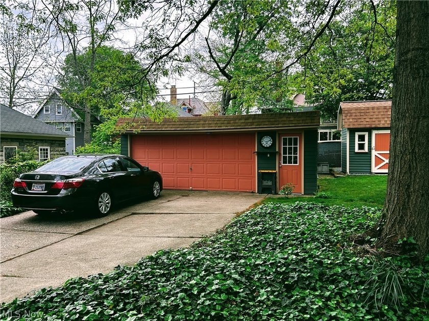 Prepare to be wowed! Homes like this don't come on the market - photo 48
