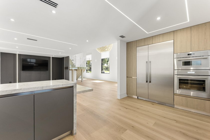 Coastal luxury meets modern perfection in this absolutely - photo 2