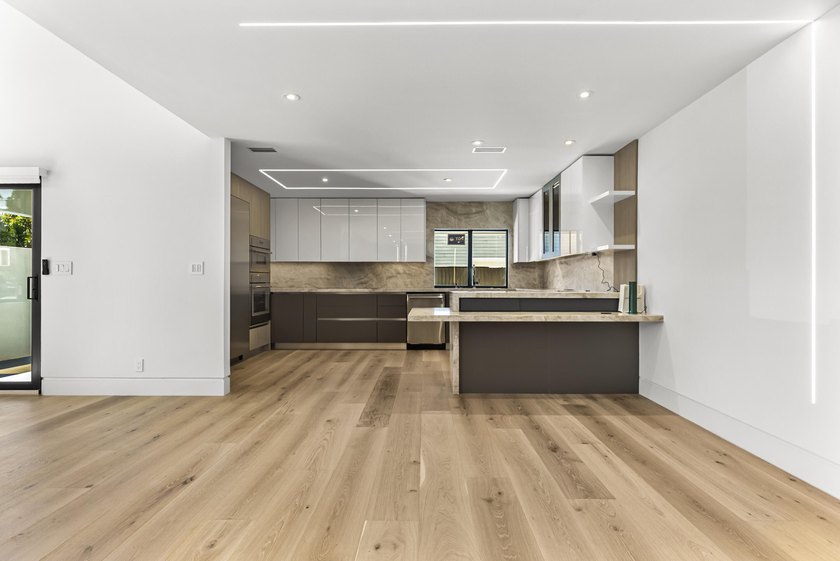 Coastal luxury meets modern perfection in this absolutely - photo 5