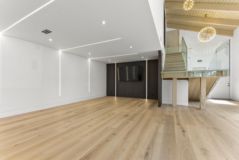 Coastal luxury meets modern perfection in this absolutely - photo 8