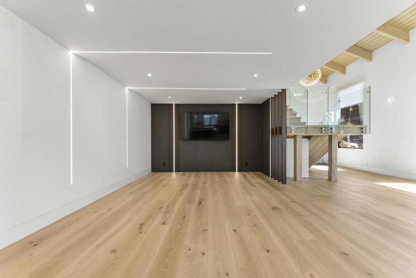 Coastal luxury meets modern perfection in this absolutely - photo 9