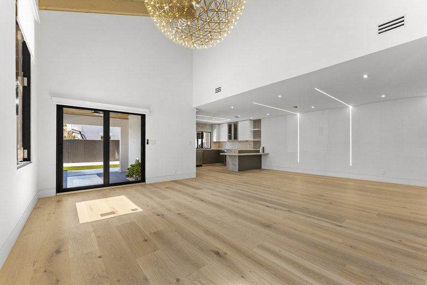 Coastal luxury meets modern perfection in this absolutely - photo 10