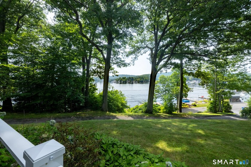 Have you been dreaming of breathtaking lake views and a property - photo 24