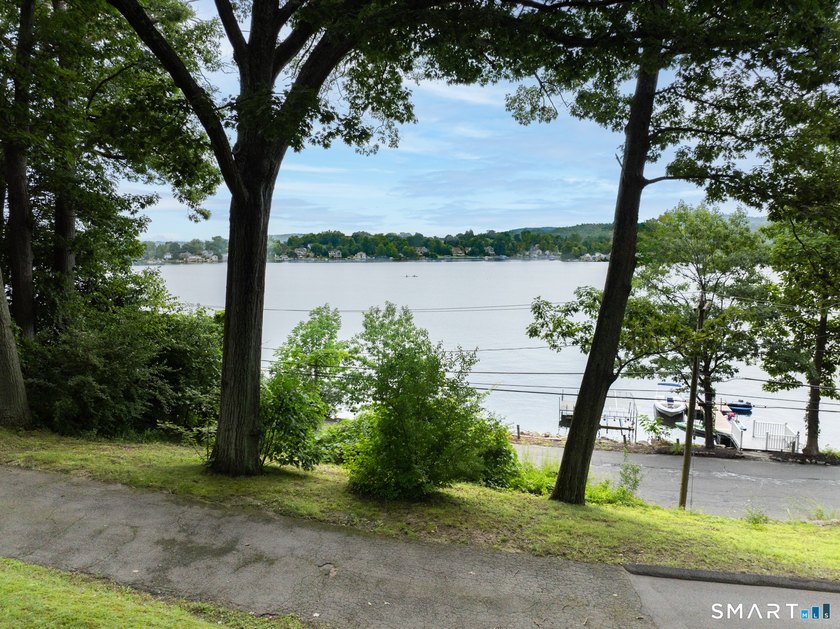 Have you been dreaming of breathtaking lake views and a property - photo 31