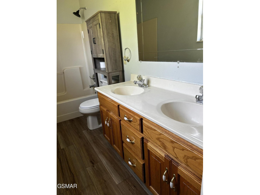 Walk to Historic downtown Dandridge from this 3-bedroom home - photo 8