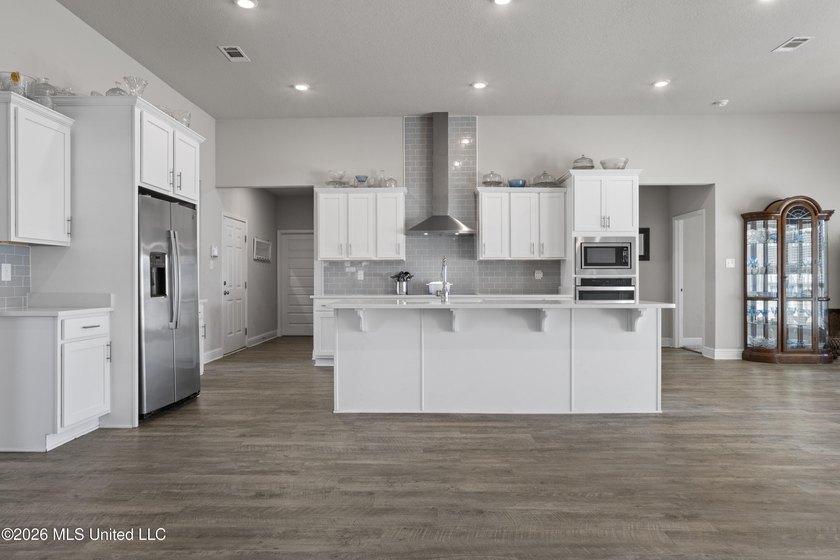 Beautiful home on a spacious community lot in the highly desired - photo 11