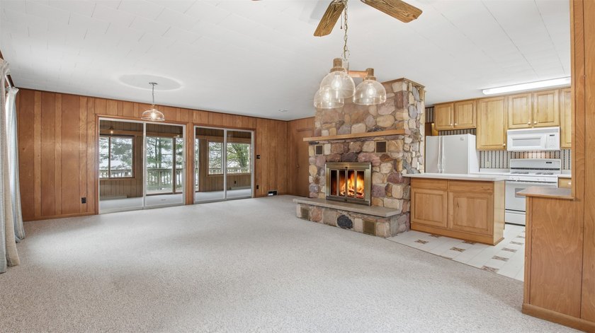 Bring your vision to beautiful Sand Lake. This year-round 4 - photo 14