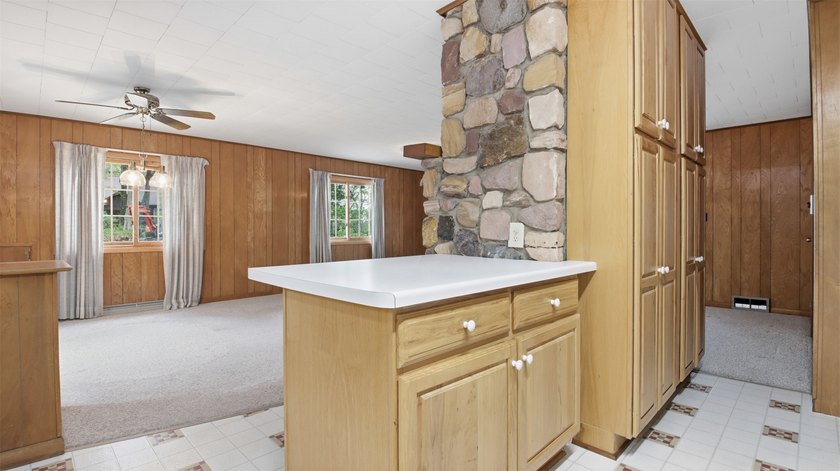 Bring your vision to beautiful Sand Lake. This year-round 4 - photo 15