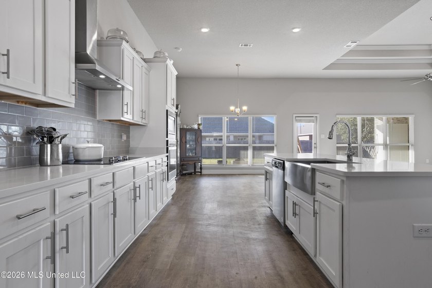 Beautiful home on a spacious community lot in the highly desired - photo 17