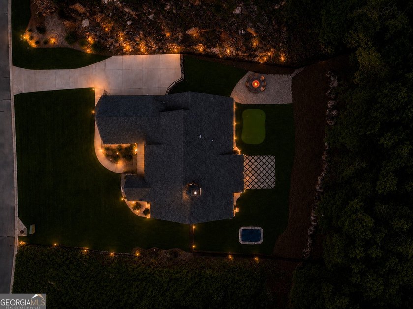 Welcome to an exceptional home in one of Newnan's most desirable - photo 3