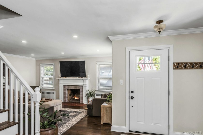 Welcome to this completely updated Cape in the Terrace area of - photo 3