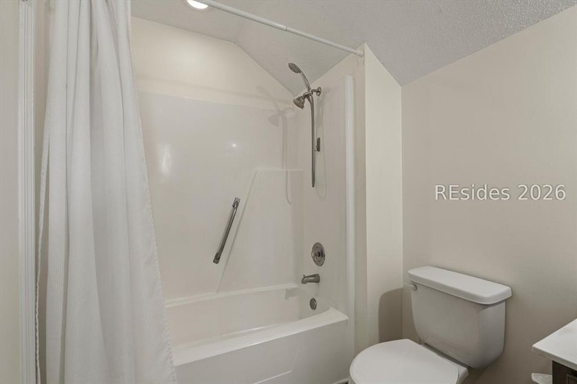 Great Value You Don't Want to Miss! Finding a 3-bedroom, 3-bath - photo 25