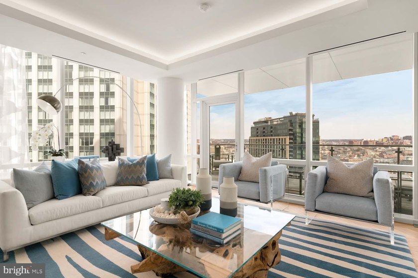 TWO-BEDROOM CORNER UNIT MODEL WITH BALCONY AVAILABLE! Welcome to - photo 2