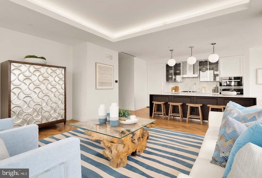 TWO-BEDROOM CORNER UNIT MODEL WITH BALCONY AVAILABLE! Welcome to - photo 4