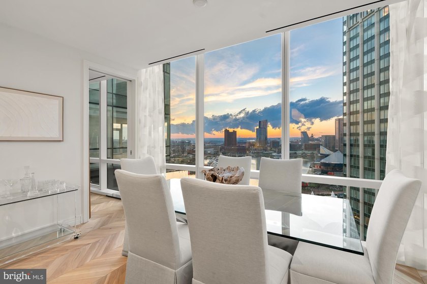 TWO-BEDROOM CORNER UNIT MODEL WITH BALCONY AVAILABLE! Welcome to - photo 10