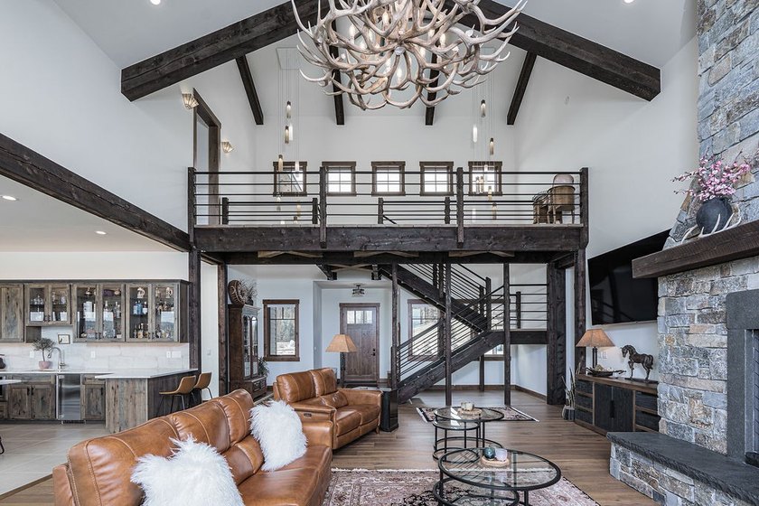 Built to perfection in 2024, this rare 6,000+ sq/ft mountain - photo 11