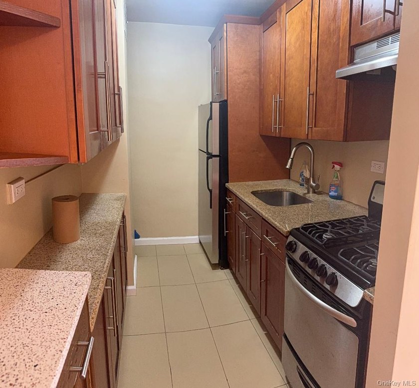 RARE FIND * UPDATED SUN DRENCHED L SHAPED STUDIO FEATURING * - photo 3