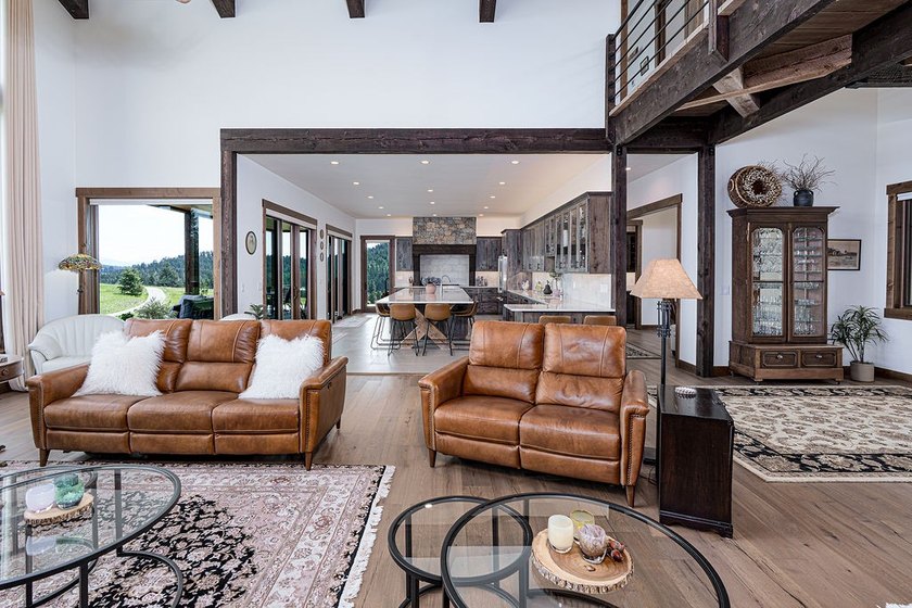 Built to perfection in 2024, this rare 6,000+ sq/ft mountain - photo 13