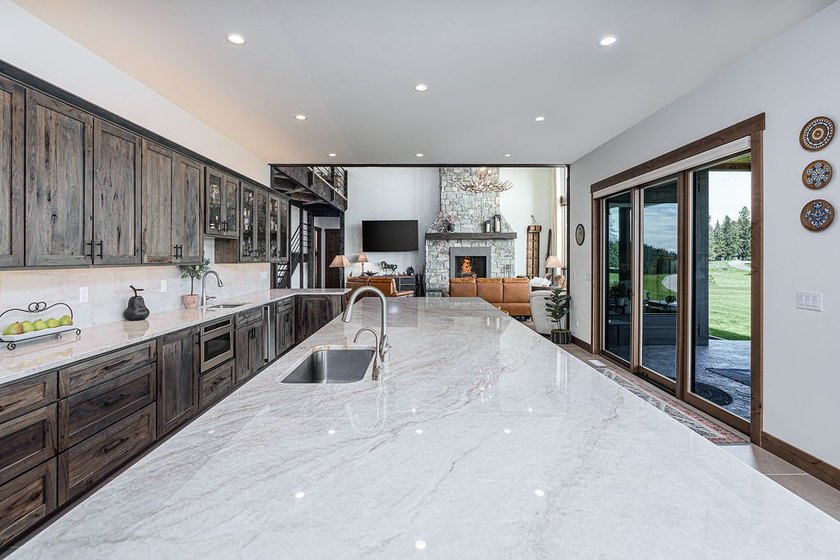 Built to perfection in 2024, this rare 6,000+ sq/ft mountain - photo 15